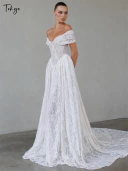 Tokyo Customized White Off Shoulder Wedding Dresses Sleeveless Floral Lace Bridal Gowns A-Line Court Train Wedding Gowns 2026