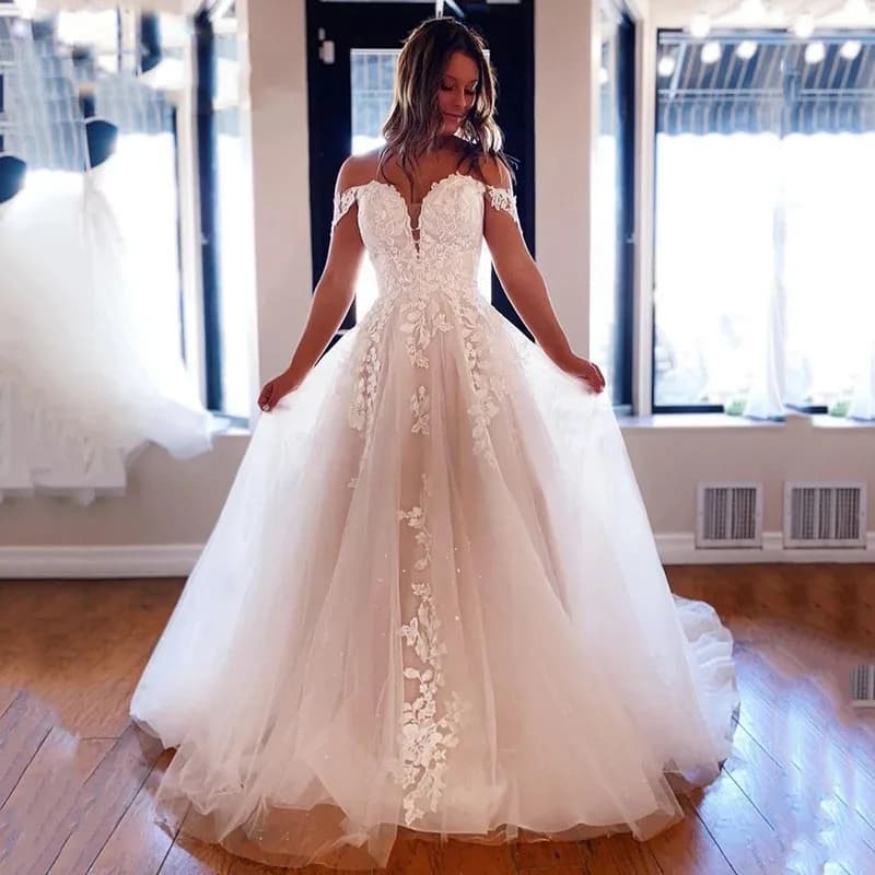 Off The Shoulder Wedding Dresses Appliqued Lace Princess Wedding Gowns Boho Buttons Back Bridal Dress for Women vestido de noiva
