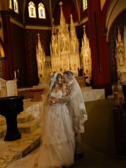 Tokyo Custom Sweetheart Neck Lace Wedding Dress Sheer Long Sleeve Tulle Bridal Gown Long Train Delicate Lace Veil Wedding Outfit