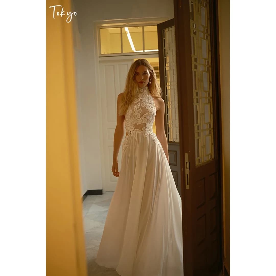 Tokyo Customized Flowing Draped Chiffon Wedding Dress Halter Neck vestidos de noche Large Floral Lace Appliques Evening Dresses