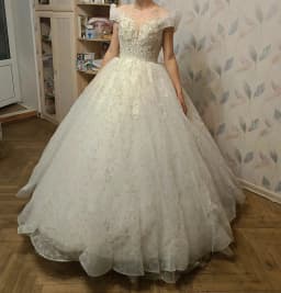 Exquisite Off Shoulder Luruxy Wedding Dress 2026 New Bride Small Main Yarn Super Heavy Industry Beading Pearls Tail Princess