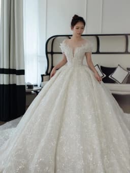 Exquisite Off Shoulder Luruxy Wedding Dress 2026 New Bride Small Main Yarn Super Heavy Industry Beading Pearls Tail Princess