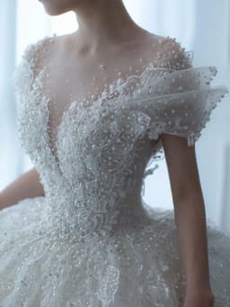 Exquisite Off Shoulder Luruxy Wedding Dress 2026 New Bride Small Main Yarn Super Heavy Industry Beading Pearls Tail Princess