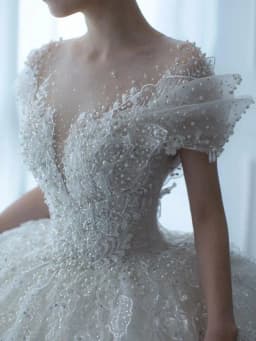 Exquisite Off Shoulder Luruxy Wedding Dress 2026 New Bride Small Main Yarn Super Heavy Industry Beading Pearls Tail Princess