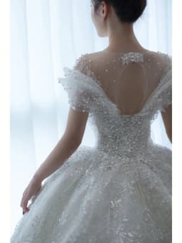 Exquisite Off Shoulder Luruxy Wedding Dress 2026 New Bride Small Main Yarn Super Heavy Industry Beading Pearls Tail Princess