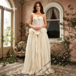 Sweetheart Tulle Ball Gown Wedding Dress Strapless Princess Bridal Gown Lace-Up Back Vintage Customized Dress for Bride Ceremony