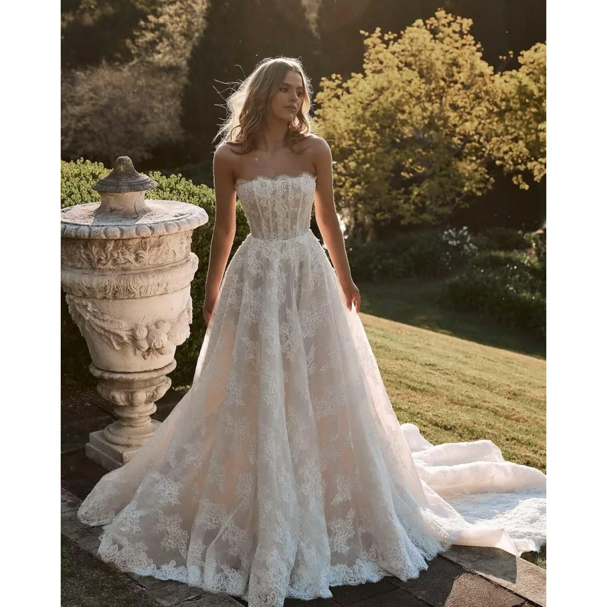 Customized Elegant Lace Tulle White Wedding Dresses for Bride Boho A-Line Bridal Dresses for Women Strapless Simple Wedding Gown