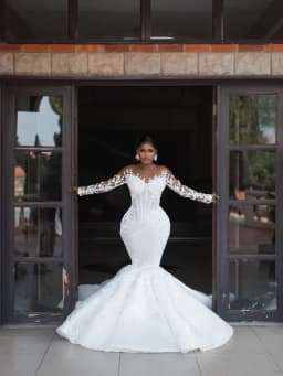 Elegant White Mermaid Lace Decal African Women's Sexy V-Neck Transparent Long Sleeved Trailing Dance Bridal Gown Customized