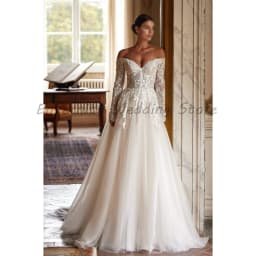 Off The Shoulder Long Sleeve Lace Wedding Dress Sweetheart V Neck Appliques Tulle A Line Bridal Gown With Train