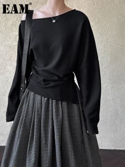 [EAM] Black Irregular Pleated Sweatshirt New Skew Collar Long Sleeve Women Big Size Fashion Tide Spring Autumn 2026 1DJ0195