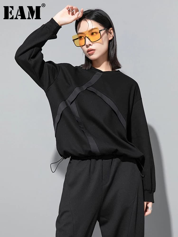 [EAM] Black Ribbon Color-block Sweatshirt New Round Neck Long Sleeve Women Big Size Fashion Tide Spring Autumn 2026 1DH0579