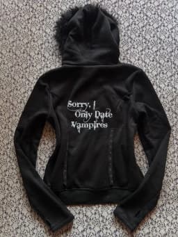 Y2K Black Fur Collar Hoodie Women Gothic Emo Short Zipper Hoodies Harajuku Retro Skull Letter Graphic Print Slim Fit Sweatshirt