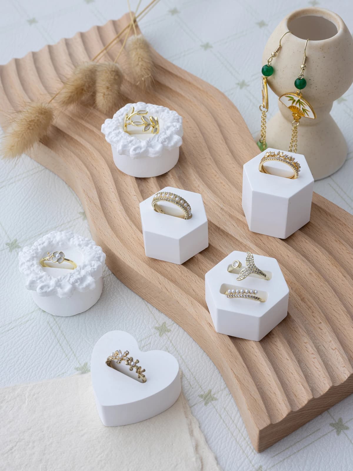Gypsum white ring display stand holder ,Jewelry organizer props . couple ring display holders case , creative earrings box