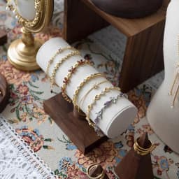 Luxury Necklace Display Portrait Model Wooden Window Jewelry Displays Rack Counter Bracelet Ring Organizer Display Props