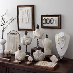 Luxury Necklace Display Portrait Model Wooden Window Jewelry Displays Rack Counter Bracelet Ring Organizer Display Props