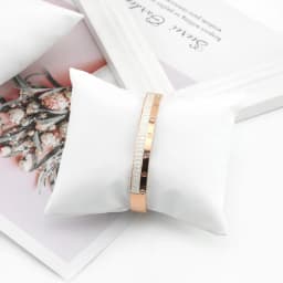 Wholesale Quality Leatherette Bracelet Bangle Pillow Stand Holder Chain Jewelry Display Showcase Watch Cushion Pillows for Box