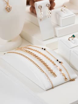 Elegant White Leather Earrings Bracelet Jewelry Display Holder Showcase Ring Stand Tray Pendant Necklace Mannequin Bust Model