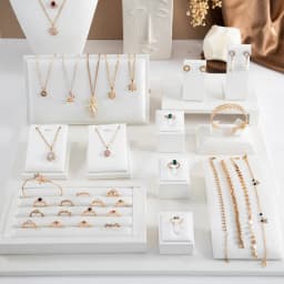 Elegant White Leather Earrings Bracelet Jewelry Display Holder Showcase Ring Stand Tray Pendant Necklace Mannequin Bust Model