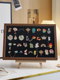 Metal Badge Display Stand Felting Barrette Pin Award Medal Chest Pin Dustproof Storage Box Vintage Style Natural Texture