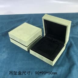 Customization Logo Fashionable Grass Green Faux Fur Clover Jewelry Case Jewelry Packaging Box for Necklace Bracelet Earring Gift