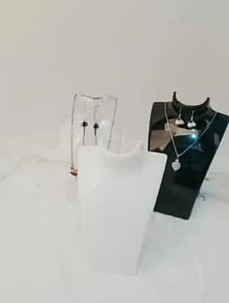 Plastic Mannequin Necklace Display Bust Stand Holder Jewellry Mannequin Bust Rack for Necklaces Pendant Earrings Display Shelf