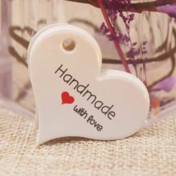 200pcs New Design Kraft/White Handmade Tag, Paper vintage Red Heart Handmade Gift Tag Products Swing Handmade with Love Hang Tag
