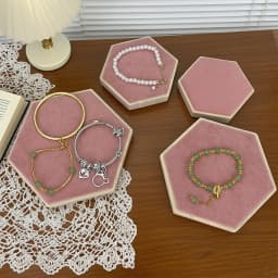 Hexagonal Jewelry Display Stand, Used for Organizing and Storing Bracelets and Necklaces.