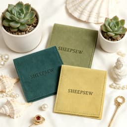 50pcs SHEEPSEW Microfiber Jewellery Envelope Pouches Custom Deboss Logo Multi Colors Jewelry Packaging Bag For Bridesmaid