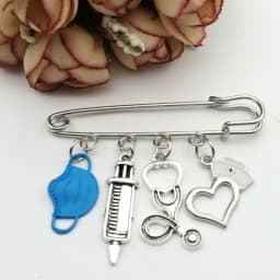 Fashion Dripping Brooch Doctor Medical Tool Stethoscope Syringe Face Mask Ambulance Heart Nurse Medical Gift Brooch Souvenir