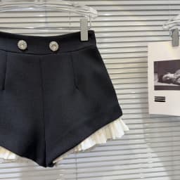DEAT 2024 Summer New Diamond Metal Buckle Pleated Lace Celebrity Shorts For Women High Waist Hot Pants Female Trendy 11XX9135