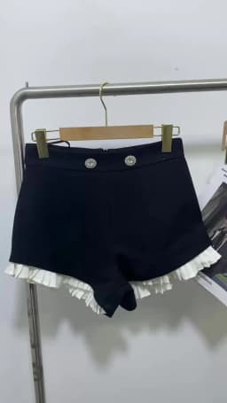 DEAT 2024 Summer New Diamond Metal Buckle Pleated Lace Celebrity Shorts For Women High Waist Hot Pants Female Trendy 11XX9135
