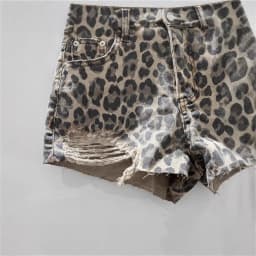 2026 Summer New Retro Leopard Print Ripped Edge Low Waist Denim Shorts Women