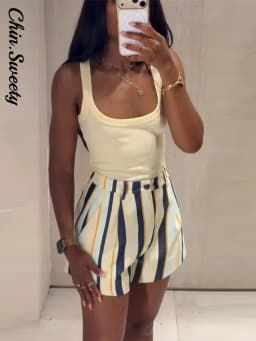 Chic Striped Women's Shorts Loose Mid-Waist Button Pocket Lady Short Pants 2026 Summer Autumn Fashion Female Street Bottoms