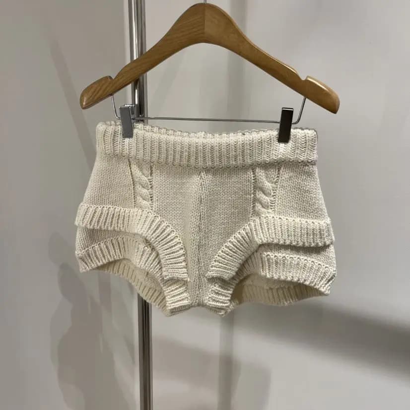 New autumn and winter collection retro knitted woolen shorts slimming and form-fitting casual shorts for women to wear outside
