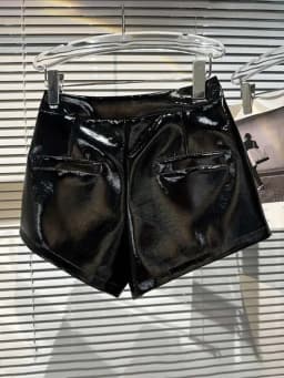 DEAT Trend Streetwear PU Leather Wide Leg Shorts Women's High Waist Texture Designer Short Pants Female 2026 Spring New 11XX1900
