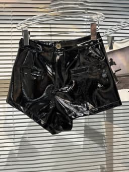 DEAT Trend Streetwear PU Leather Wide Leg Shorts Women's High Waist Texture Designer Short Pants Female 2026 Spring New 11XX1900