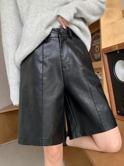 Fashion Elastic Waist PU Bermuda Shorts Women Black Pants Loose Casual Faux Leather Shorts Y2K Harajuku Wide Leg Half Shorts