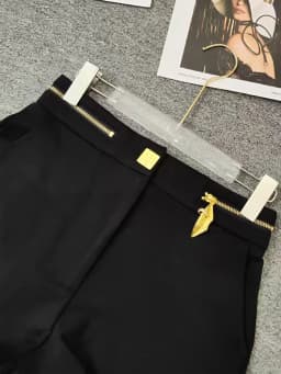 26 Summer New Advanced Metal Fittings Decorative Stitching Zipper Temperament Shorts Fashion Joker Black Suit Pants