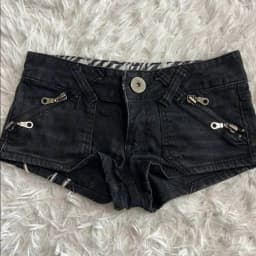 Sweetheart Vintage Y2K Zipper Pocket Denim Shorts Women Black Low Rise Distressed Jeans Flag Patch Chain Frayed Edges Streetwear