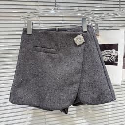 DEAT 2026 Autumn New Fashion Rhinestone Diagonal Hem Shorts Skirts For Women Elegant Versatile A-line Short Pant Female 11A05878