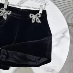 DEAT 2025 Winter New Fashion Rhinestone Bow Decoration Velvet Shorts For Women Black Versatile Boot Short Pants Female 11A07701