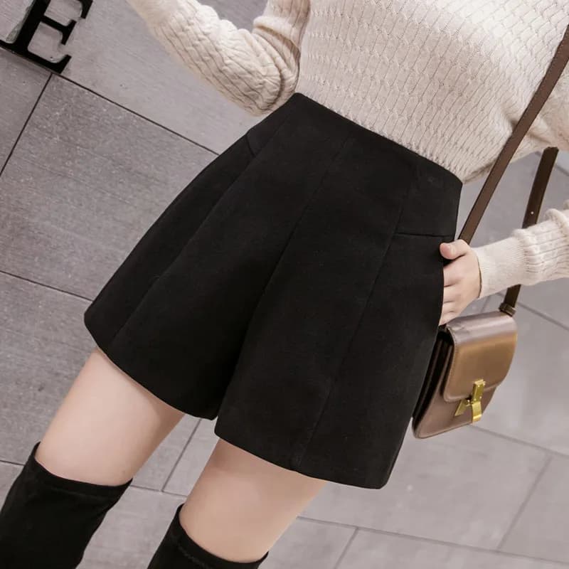 High Waist Woolen Short Pants for Women Autumn Winter New Style Base Layer Booties Outerwear Commute Style Korean Version