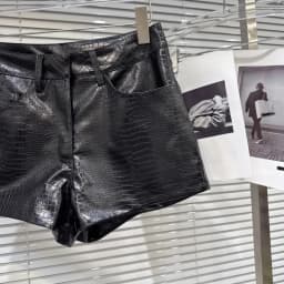 DEAT Trendy 2026 Autumn New Sexy Hot Girl Shiny PU Leather Super Short Pants For Women Slim High Waist Black Shorts 11B9593