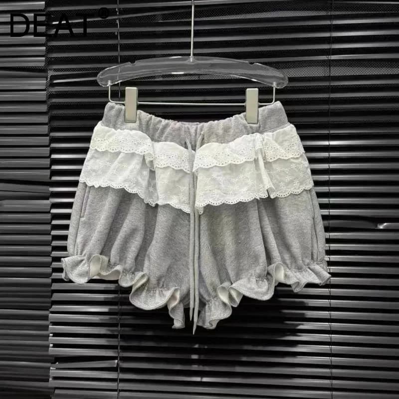 DEAT 2026 Fashion New Niche Design Lace Patchwork Bud Elastic Waist Shorts For Women Drawstring Loose Short Pants Female11A08346