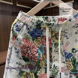 Korean retro painted rose flower shorts women's summer new fashion personalized beach pants fashion printed casual pants.