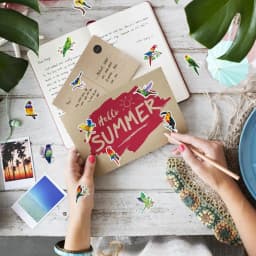 500Pcs /1 Rolls 2.5cm/1inch Colorful Bird Shaped Sticker Decoration Gift Box Sticker Label Stationery Sticker