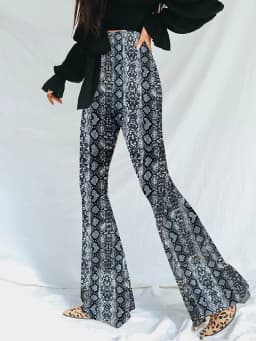 Hugcitar High Waist Leopard Print Flare Leggings 2025 Spring Women Fashion Sexy Bodycon Trousers Club Pants