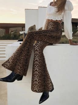 Hugcitar High Waist Leopard Print Flare Leggings 2025 Spring Women Fashion Sexy Bodycon Trousers Club Pants