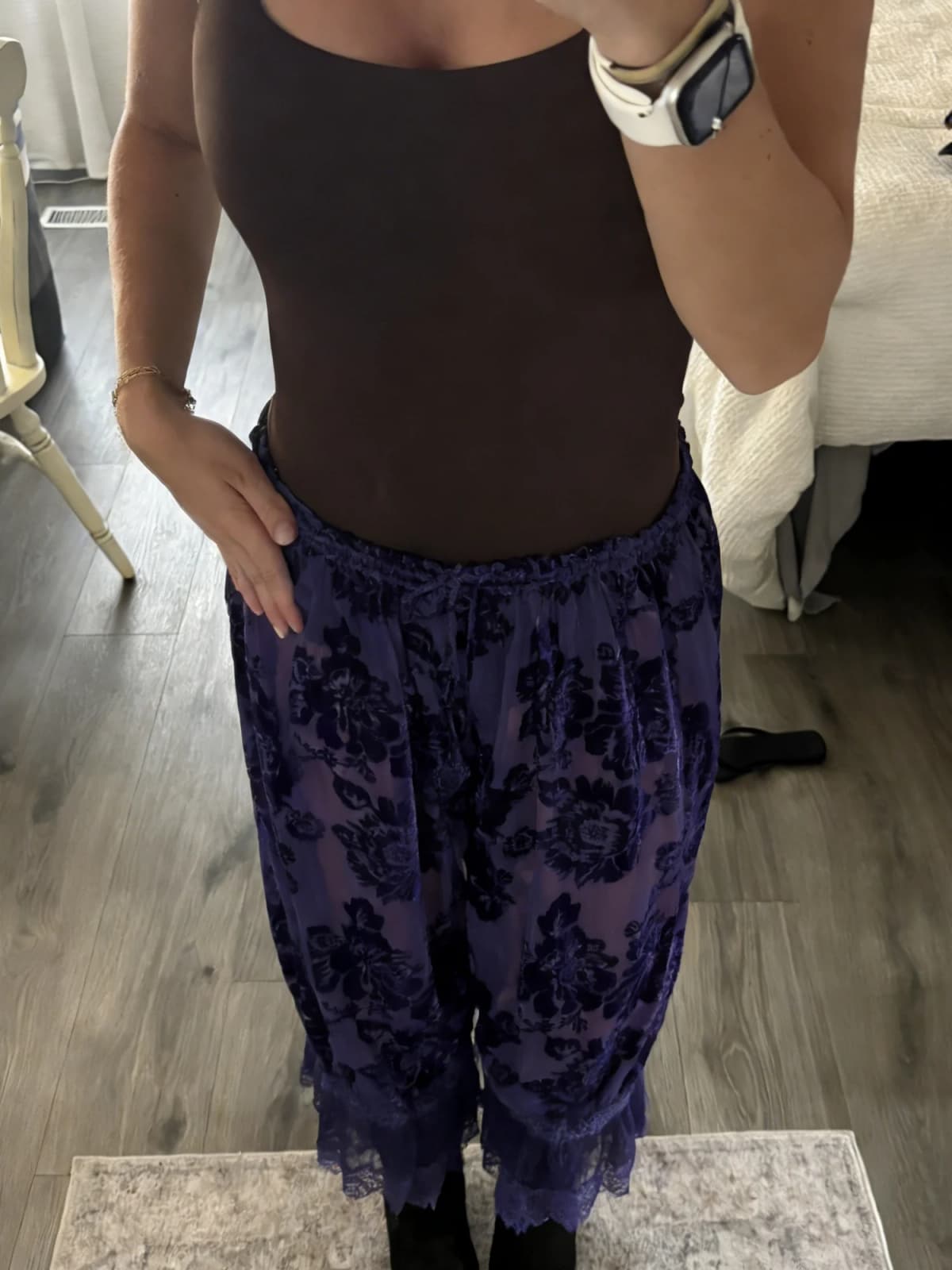 Lamuusaa Women Lantern Pants Elegant Lady Clothes Floral Velvet Pattern Low Rise Lace Trim Hem Bell Bottoms Trousers Streetwear