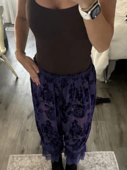 Lamuusaa Women Lantern Pants Elegant Lady Clothes Floral Velvet Pattern Low Rise Lace Trim Hem Bell Bottoms Trousers Streetwear